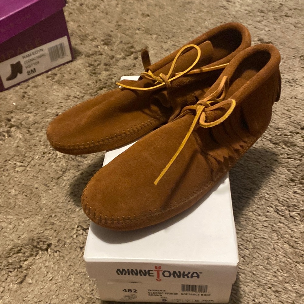 MinneTonka soft sole boot